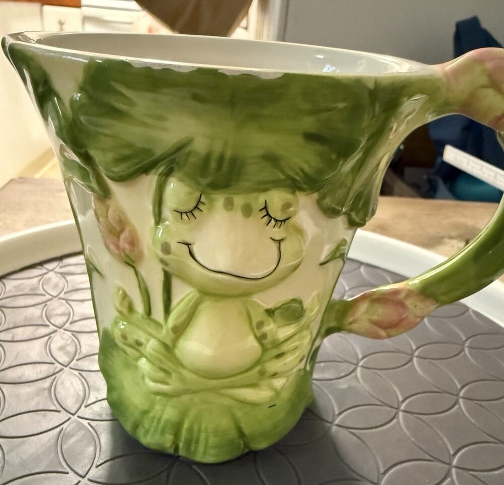 Pier 1 Meditating Frog 3D Lily Pad Hand Painted Dolomite Mug Coffee Cup
